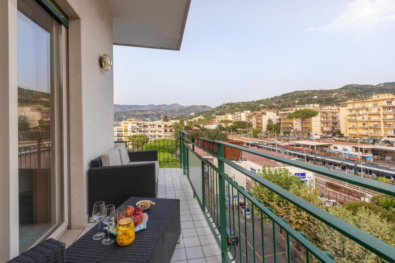 Sorrentovibes - Family Home With Terrace & Amazing View In Sorrento Center Exterior foto